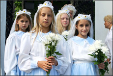 Gėlių barstytojos.  Klaudijaus Driskiaus fotografija