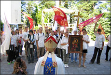  Kaišidorių vyskupijos jaunimo piligrimus sutinka vyskupas J. Matulaitis. Iš parapijos archyvų